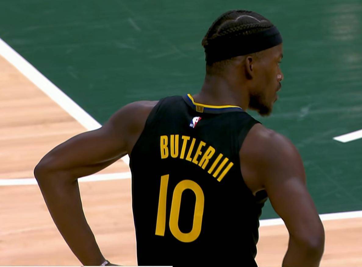 乐鱼体育库里回归赛场，惊险取胜首场状态亮眼，湖人观众沸腾！的简单介绍